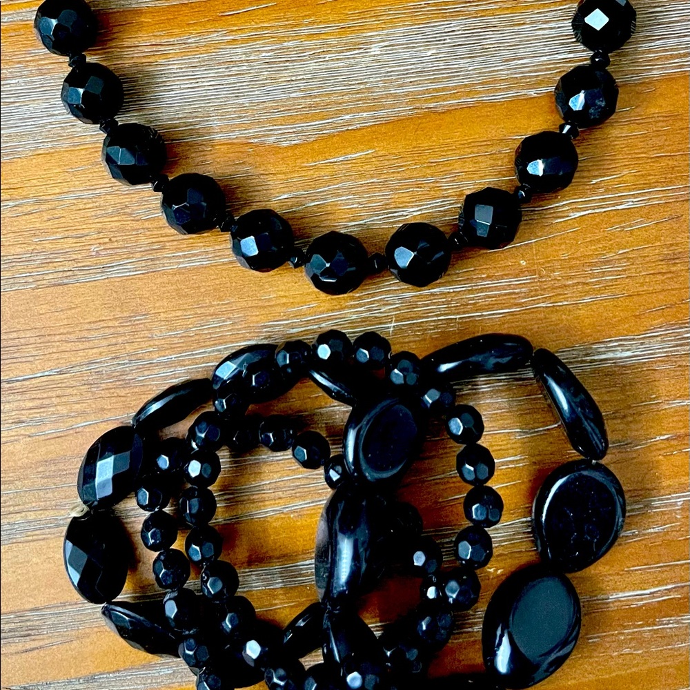 Black Beaded Necklace w/4 beaded bracelets